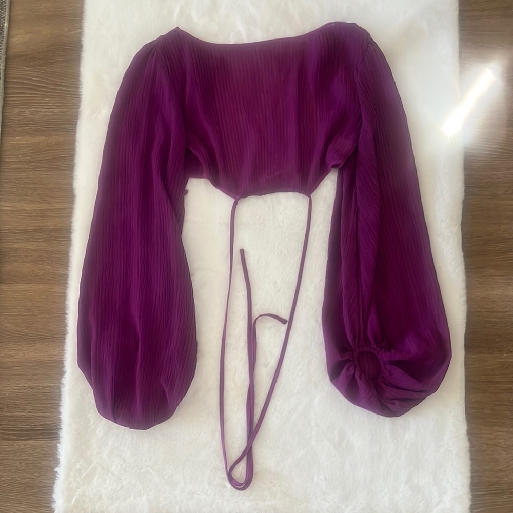 Beautiful great colored cropped full sleeve shirt